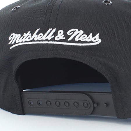 Mitchell and Ness - Casquette Snapback EU830 Noir