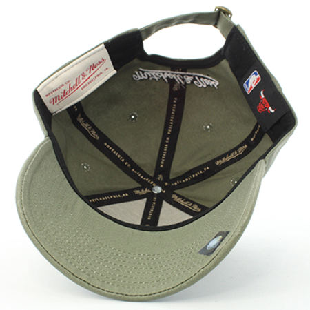 Mitchell and Ness - Casquette Chicago Bulls Low Pro Vert Olive
