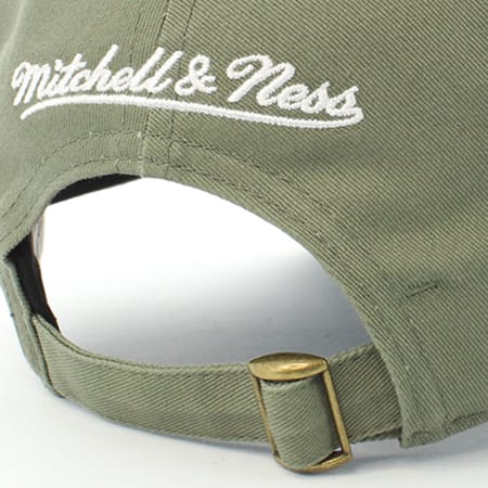 Mitchell and Ness - Casquette Chicago Bulls Low Pro Vert Olive