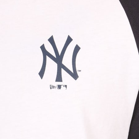 New Era - Tee Shirt Manches Longues Oversize MLB Team Apparel New York Yankees Blanc Bleu Marine
