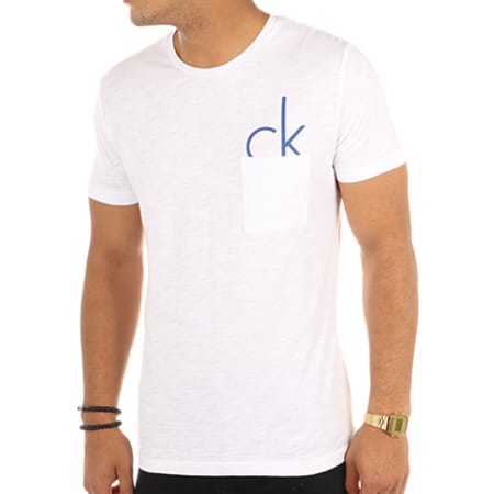 Calvin Klein - Tee Shirt Poche Typ J30J300886 Blanc Bleu