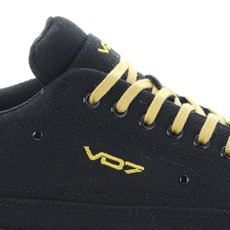 VO7 - Baskets Yacht Gold Black