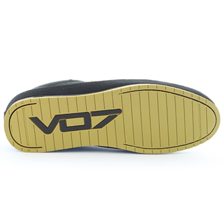 VO7 - Baskets Yacht Gold Black