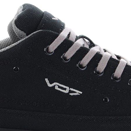 VO7 - Baskets Yacht Silver Black