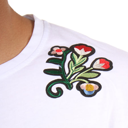 Uniplay - Tee Shirt Oversize Avec Tigre Brodé UPM1701 Blanc