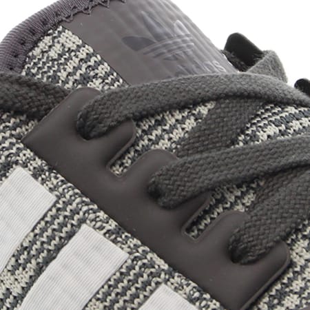 Adidas Originals - Baskets NMD R1 BY3035 Utility Black Footwear White Medium Grey Heather Solid Grey