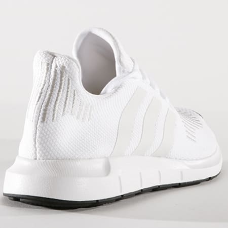 Adidas Originals - Baskets Swift Run CG4112 Footwear White Crystal White Core Black