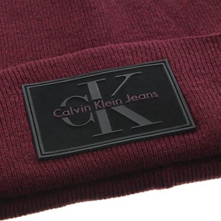 Calvin Klein - Bonnet Re-Issue Bordeaux