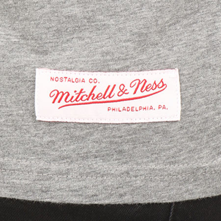 Mitchell and Ness - Tee Shirt Team Arch Tailored NBA Chicago Bulls Gris Chiné