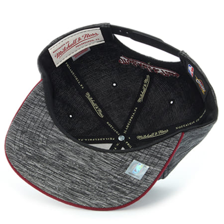 Mitchell and Ness - Casquette Snapback International Cleveland Cavaliers Gris Chiné Bordeaux