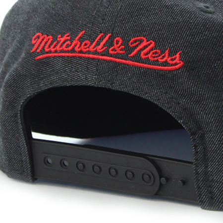 Mitchell and Ness - Casquette Snapback International Chicago Bulls Gris Anthracite Rouge