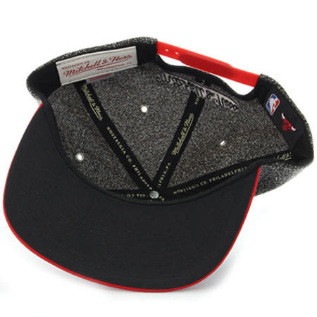Mitchell and Ness - Casquette Snapback International Chicago Bulls Noir Chiné Rouge