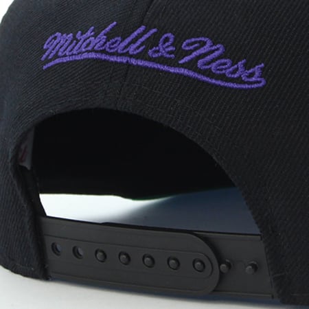 Mitchell and Ness - Casquette Snapback Solid Team Colour Los Angeles Lakers Noir