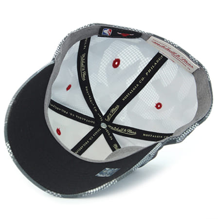 Mitchell and Ness - Casquette Fitted QA40Z Chicago Bulls Urban Camo Gris