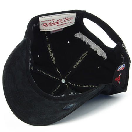 Mitchell and Ness - Casquette INTL078 Chicago Bulls Noir Camouflage 