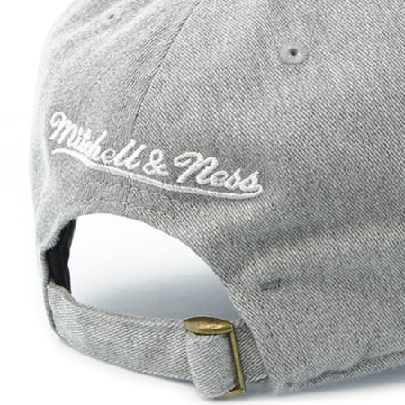 Mitchell and Ness - Casquette Team Logo Pro Cleveland Cavaliers Gris 