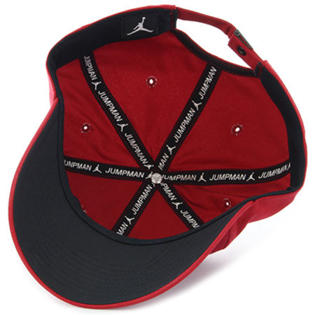 casquette jordan noir et rouge