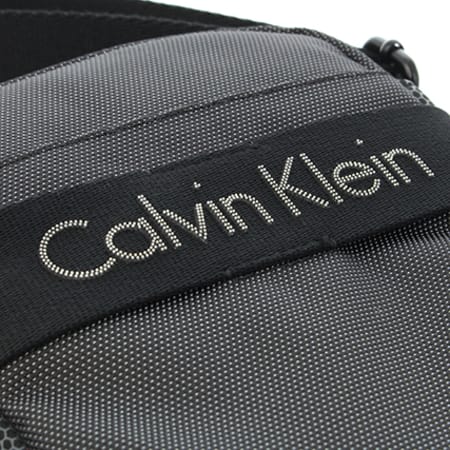 Calvin Klein - Sacoche Madox Mini Reporter Noir