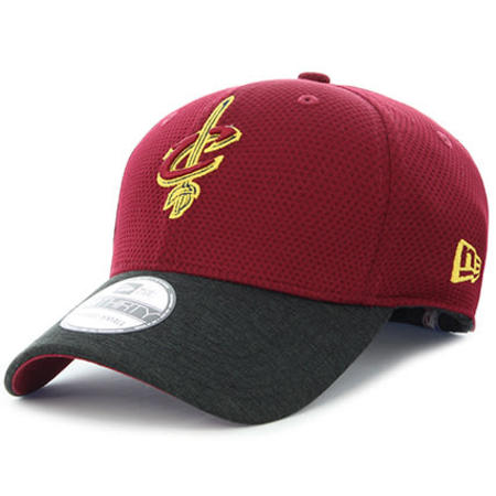 New Era - Casquette Fitted Shadow Tech Cavaliers Cleveland Bordeaux 