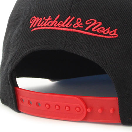 Mitchell and Ness - Casquette Team Arch Chicago Bulls NBA Noir Rouge
