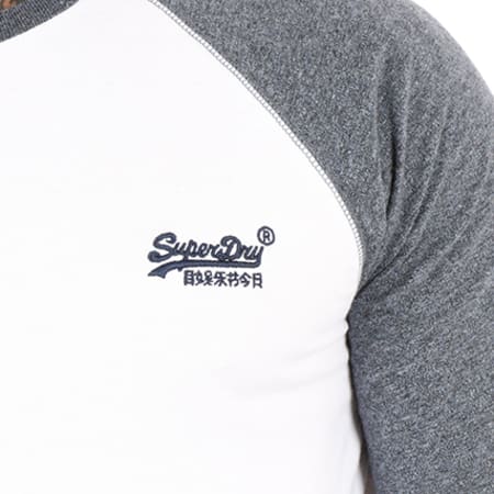 Superdry - Tee Shirt Manches Longues Orange Label Baseball Blanc Gris Chiné