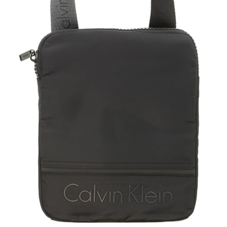 Calvin Klein - Sacoche Matthew 2.0 Flat Crossover 3705 Noir