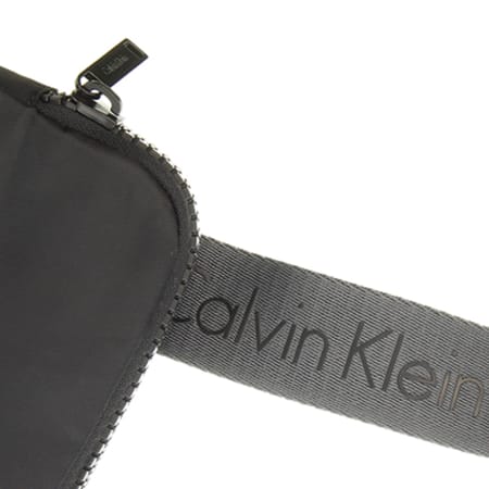 Calvin Klein - Sacoche Matthew 2.0 Flat Crossover 3705 Noir