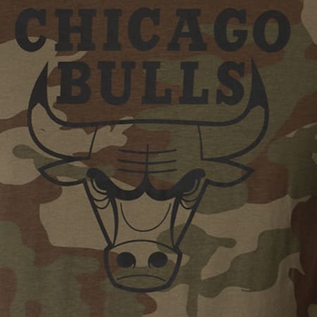 New Era - Tee Shirt Graphic Chicago Bulls 11530770 Vert kaki Camouflage 