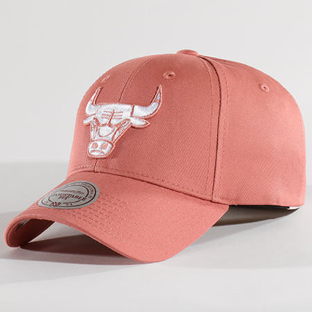 Mitchell and Ness - Casquette Team Logo Low Pro Chicago Bulls Rose Pale
