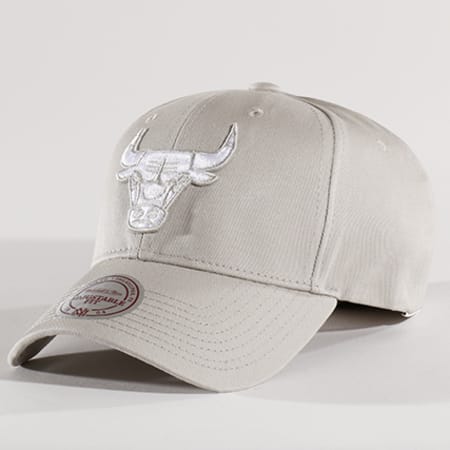 Mitchell and Ness - Casquette Team Logo Low Pro Chicago Bulls Gris Clair