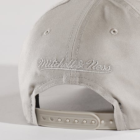 Mitchell and Ness - Casquette Team Logo Low Pro Chicago Bulls Gris Clair