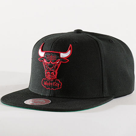 Mitchell and Ness - Casquette Wool Solid Snapback Chicago Bulls Noir