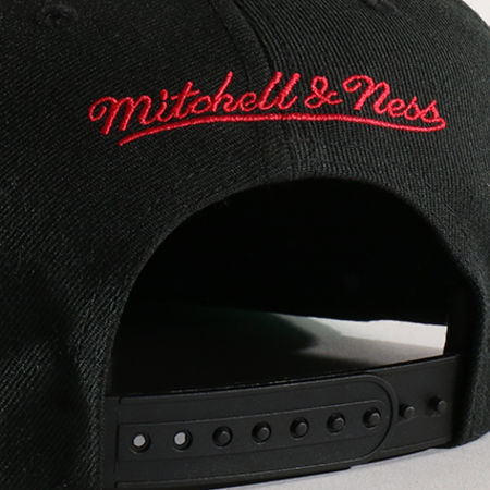 Mitchell and Ness - Casquette Wool Solid Snapback Chicago Bulls Noir