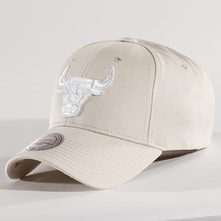 Mitchell and Ness - Casquette Team Logo Low Pro Chicago Bulls Beige