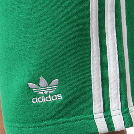 Adidas Originals - Short Jogging Bandes Brodées 3 Stripes CW2439 Vert 