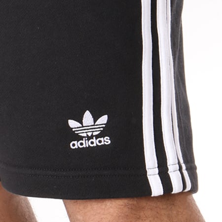 Adidas Originals - Short Jogging Bandes Brodées 3 Stripes CW2980 Noir Blanc