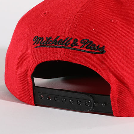 Mitchell and Ness - Casquette Snapback NM04Z NBA Chicago Bulls Rouge Noir