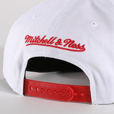 Mitchell and Ness - Casquette Snapback NM04Z NBA Chicago Bulls Blanc Rouge