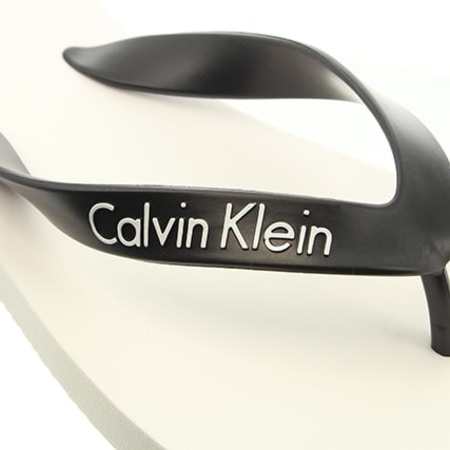 Calvin Klein - Tongs KM0KM00210 Blanc Noir 