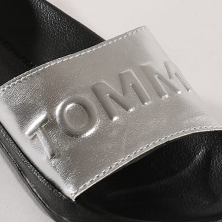 Tommy Hilfiger - Claquettes Femme Metallic Pool Slide EN0EN00227 000 Silver 