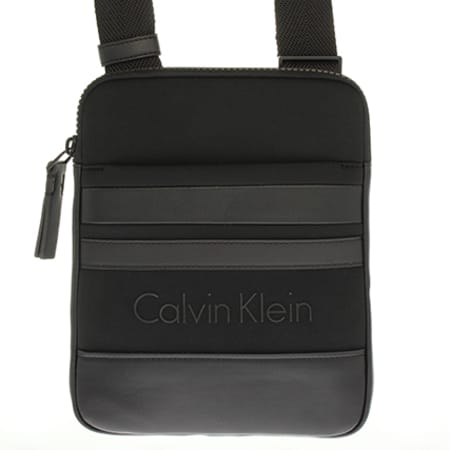 Calvin Klein - Sacoche Neo Graphic Flat Crossover 3509 Noir