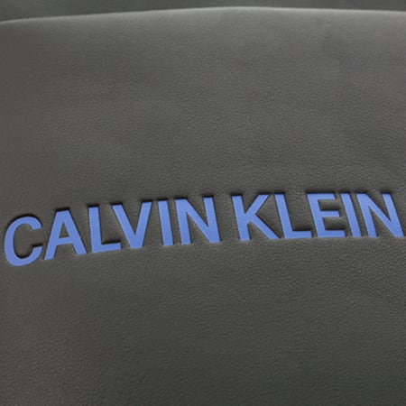 Calvin Klein - Sacoche Smooth Micro Flat Pack 0394 Noir Bleu Roi