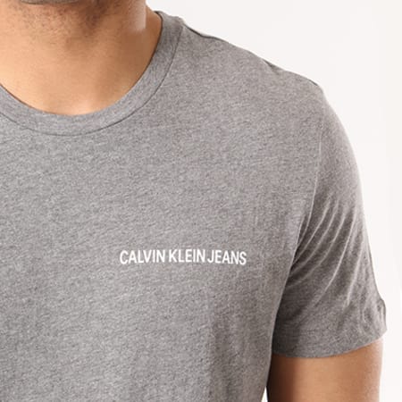 Calvin Klein - Tee Shirt Small Institutional Logo Chest 7852 Gris Chiné