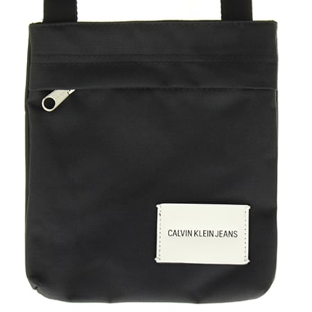 Calvin Klein - Sacoche Sport Essential Micro Flat 376 Noir