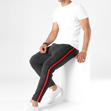 Frilivin - Pantaloni a quadri con strisce ricamate in nero e rosso