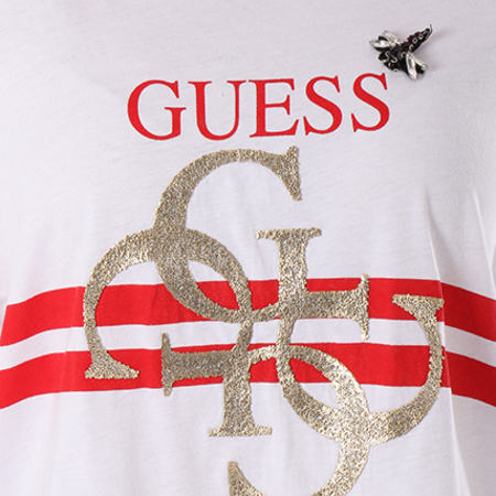 Guess - Tee Shirt Crop Femme W83I10-K51R0 Blanc Rouge Doré