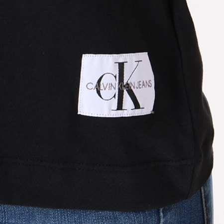 Calvin Klein - Tee Shirt Femme Monogram Logo Badge Boxy 7962 Noir