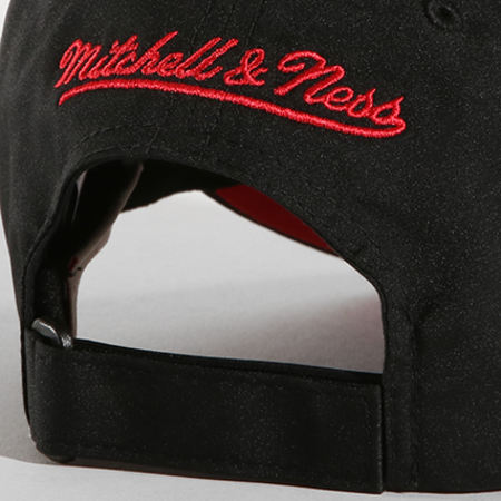 Mitchell and Ness - Casquette Chicago Bulls Light And Dry Windy City BH20Q Noir