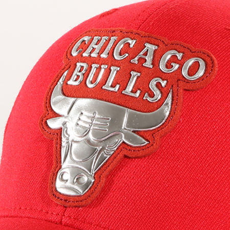 Mitchell and Ness - Casquette Chicago Bulls Metallic Logo INTL118 Rouge Argenté