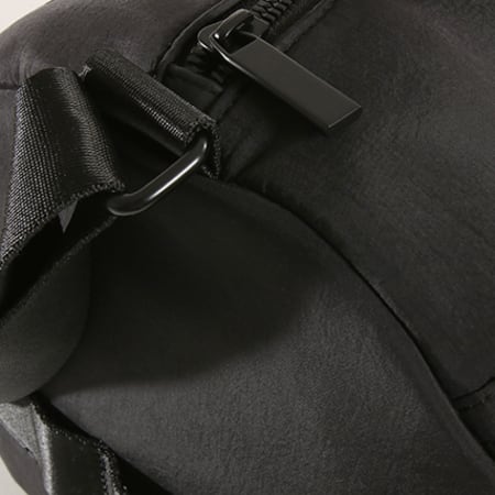 Calvin Klein - Sac Duffle Strapped Cylinder 3781 Noir